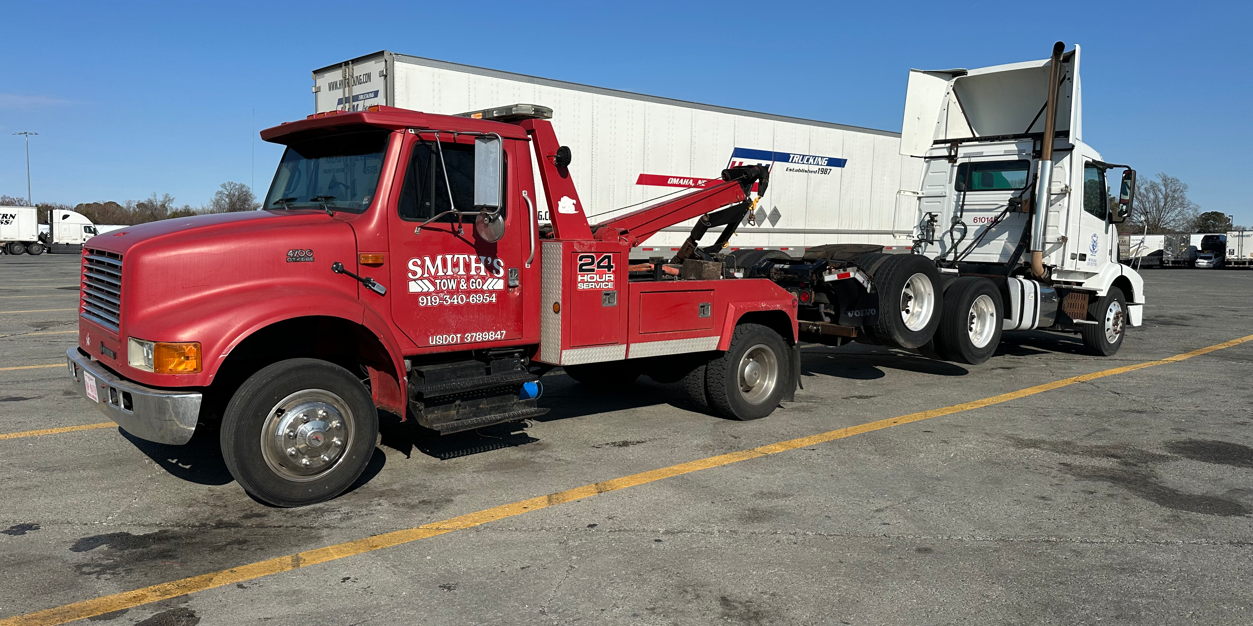 Heavy Duty Towing Image