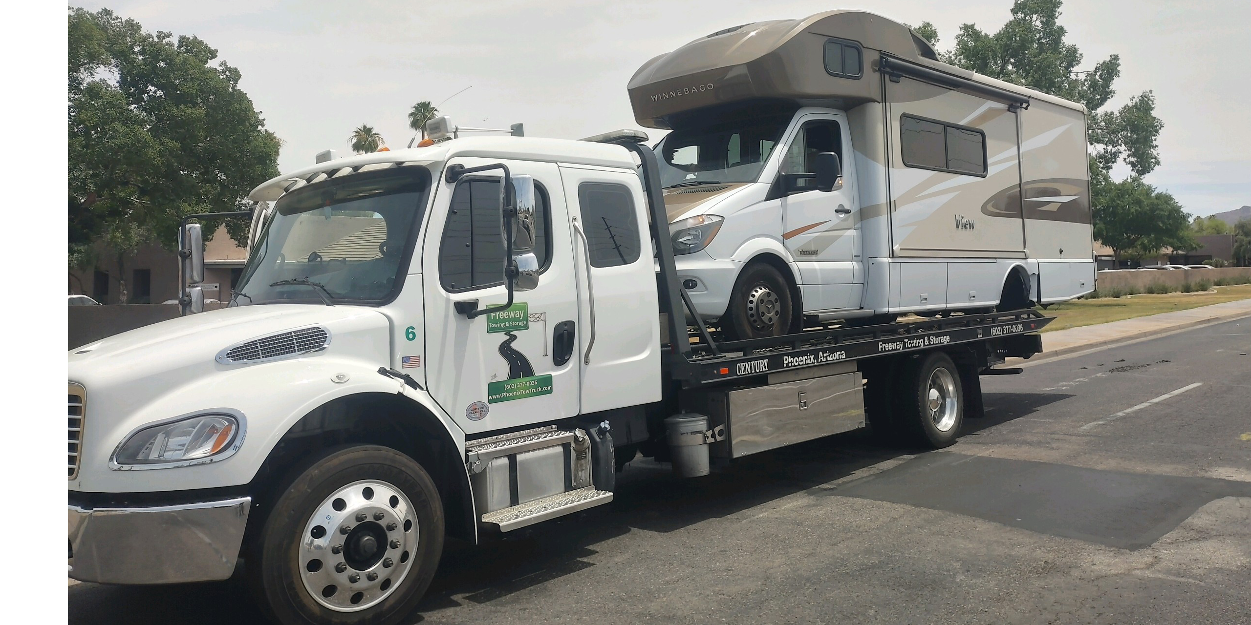 RV Towing Image
