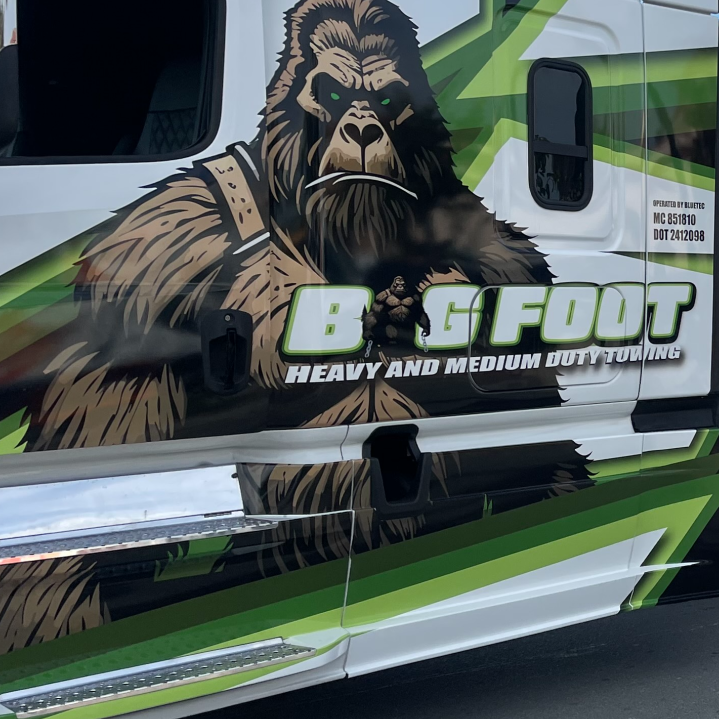 Bigfoot Heavy and Medium Duty Towing logo